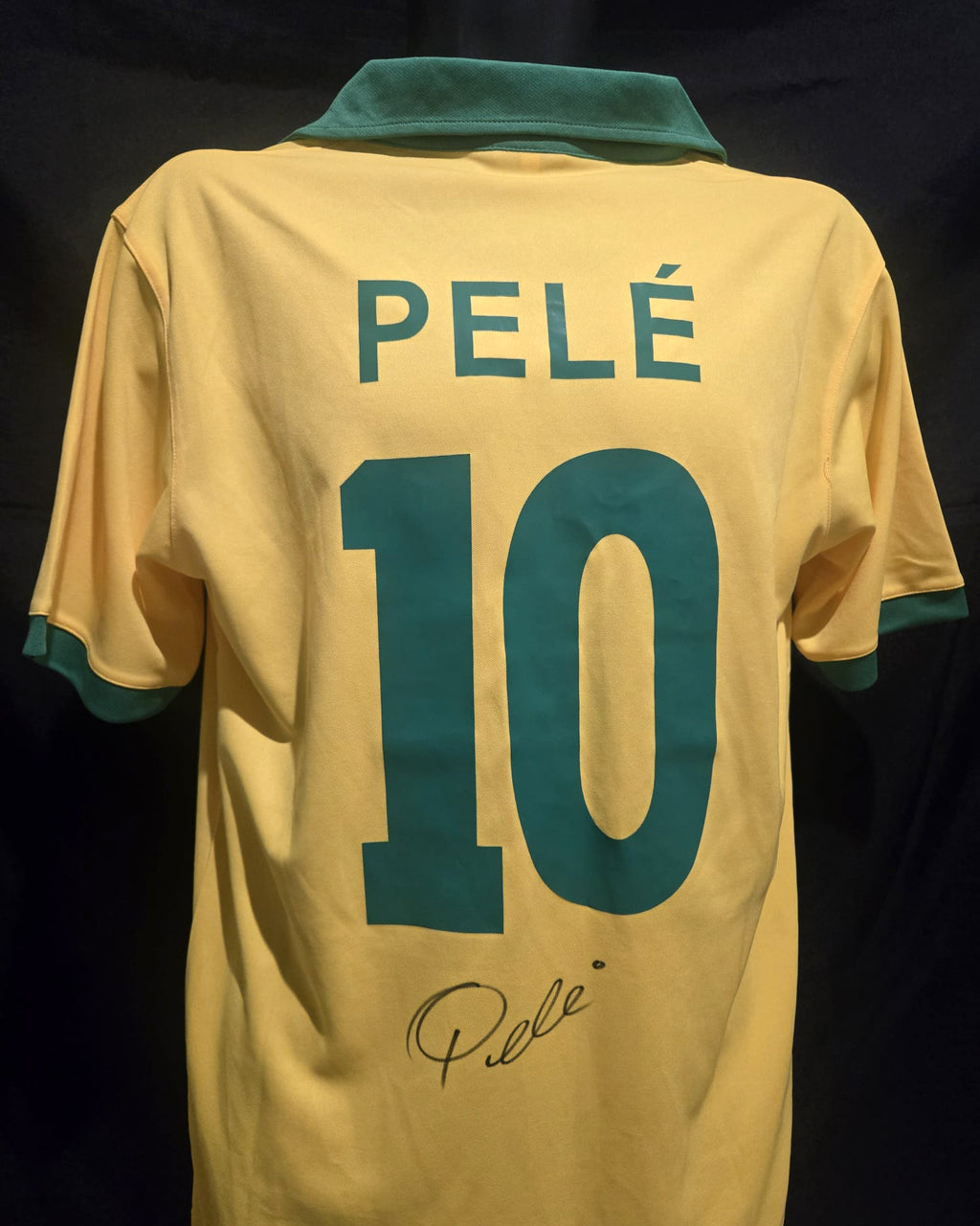 Pelé Signed Soccer Jersey