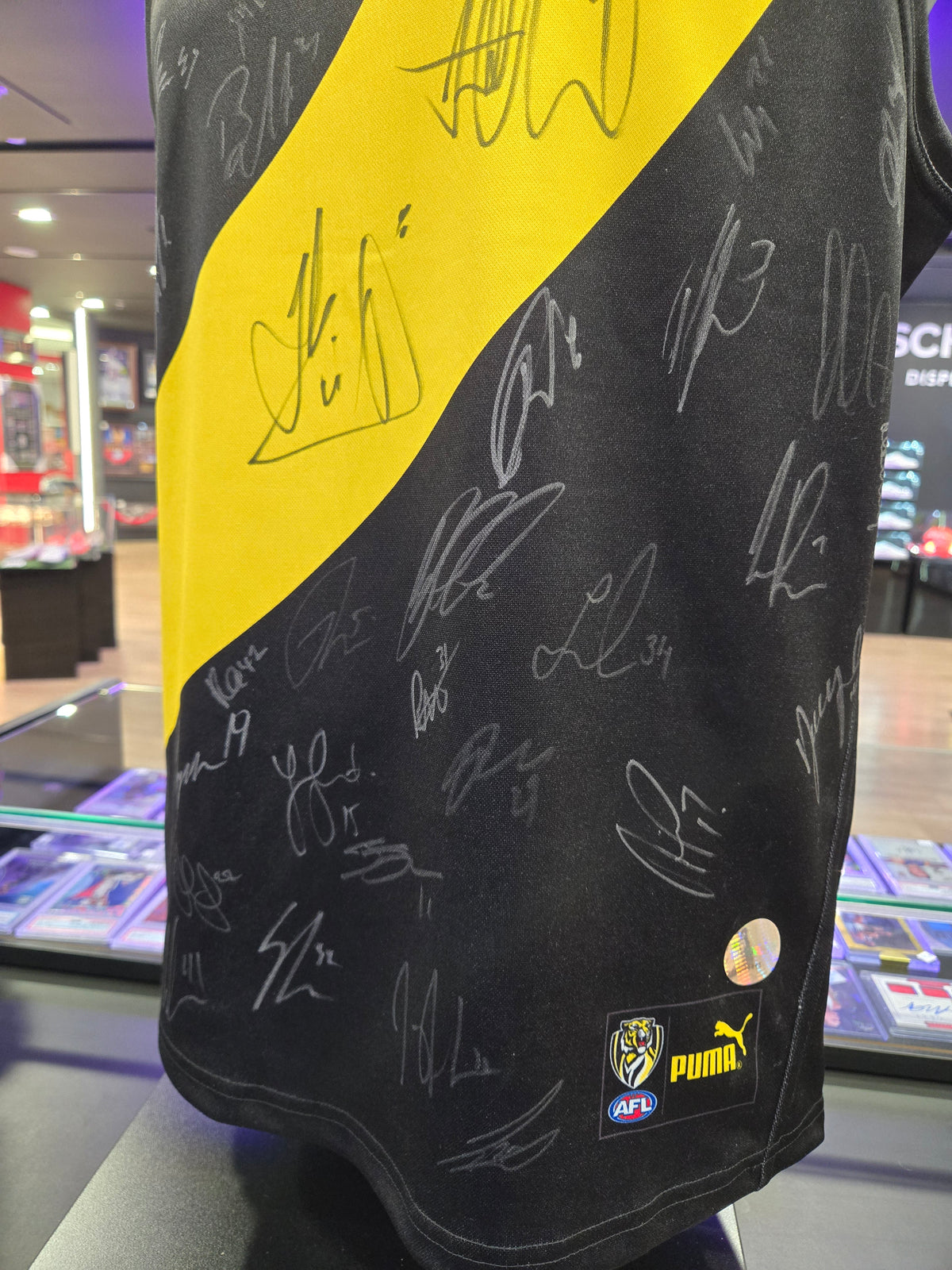 RICHMOND Full team premiership 2020 signed